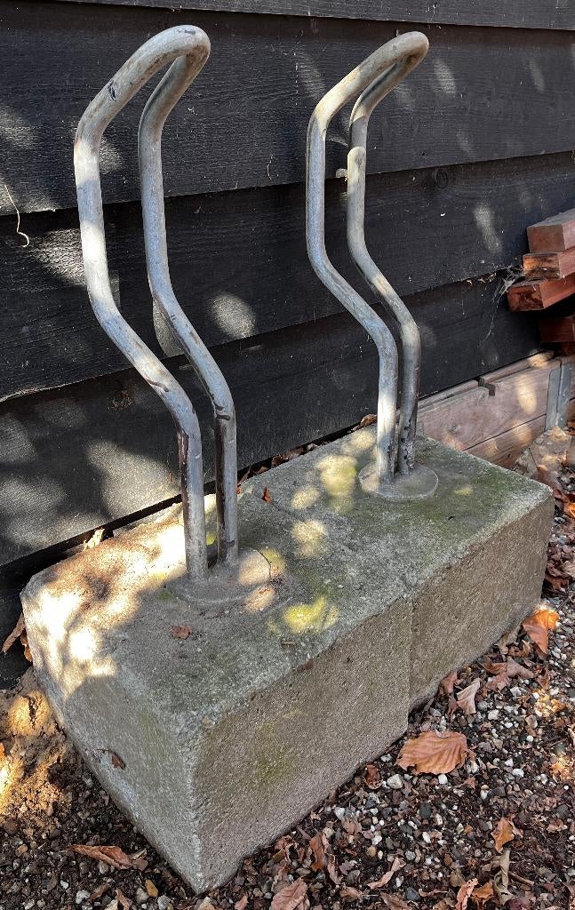 1 x fietsbeugel met betonvoet, Ophalen, Gebruikt