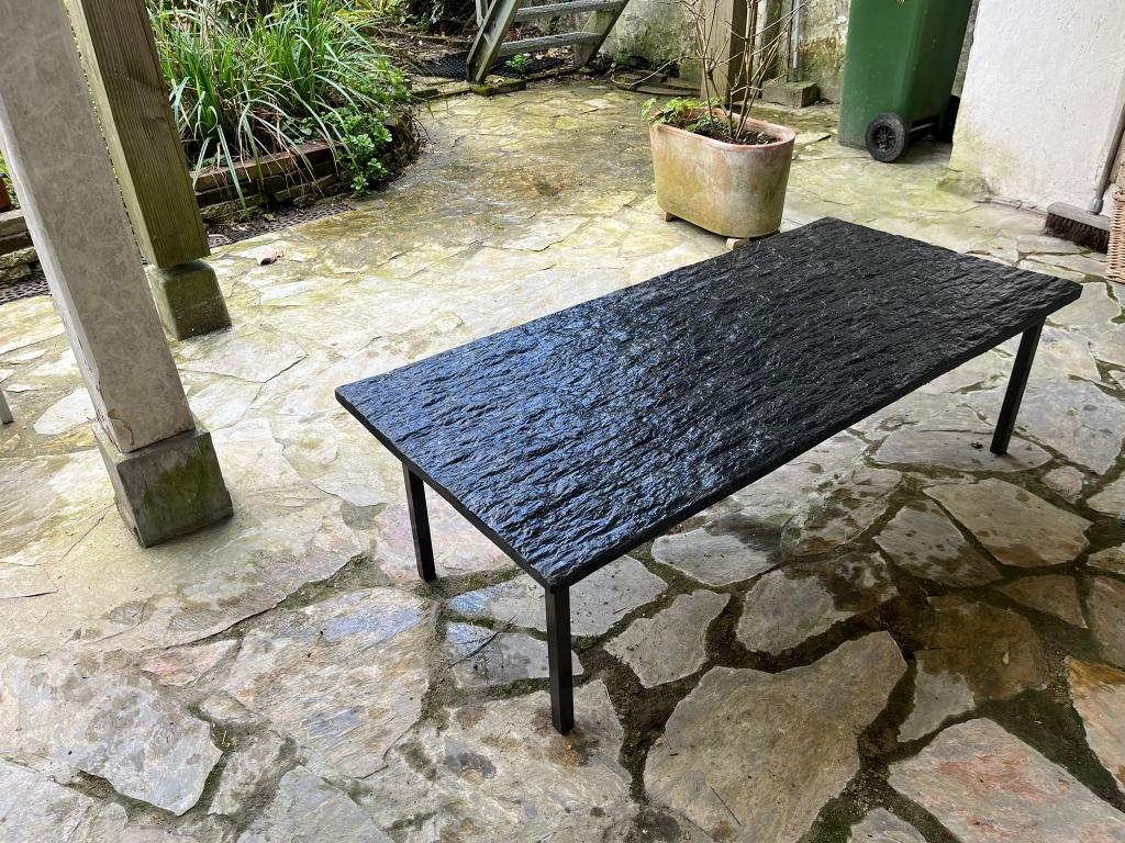 Brutalistische salontafel: staal + blad zwart natuursteen, Antiek en Kunst, Ophalen
