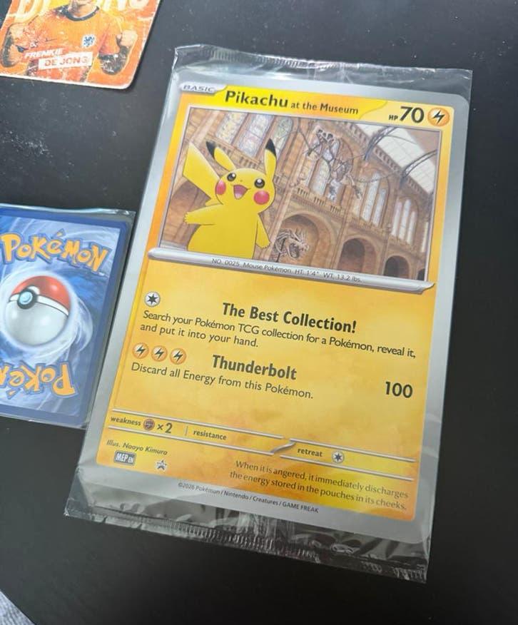 Sealed “Pikachu at the Museum” Oversized Promo Pokémon Kaart, Ophalen of Verzenden, Nieuw, Losse kaart, Foil