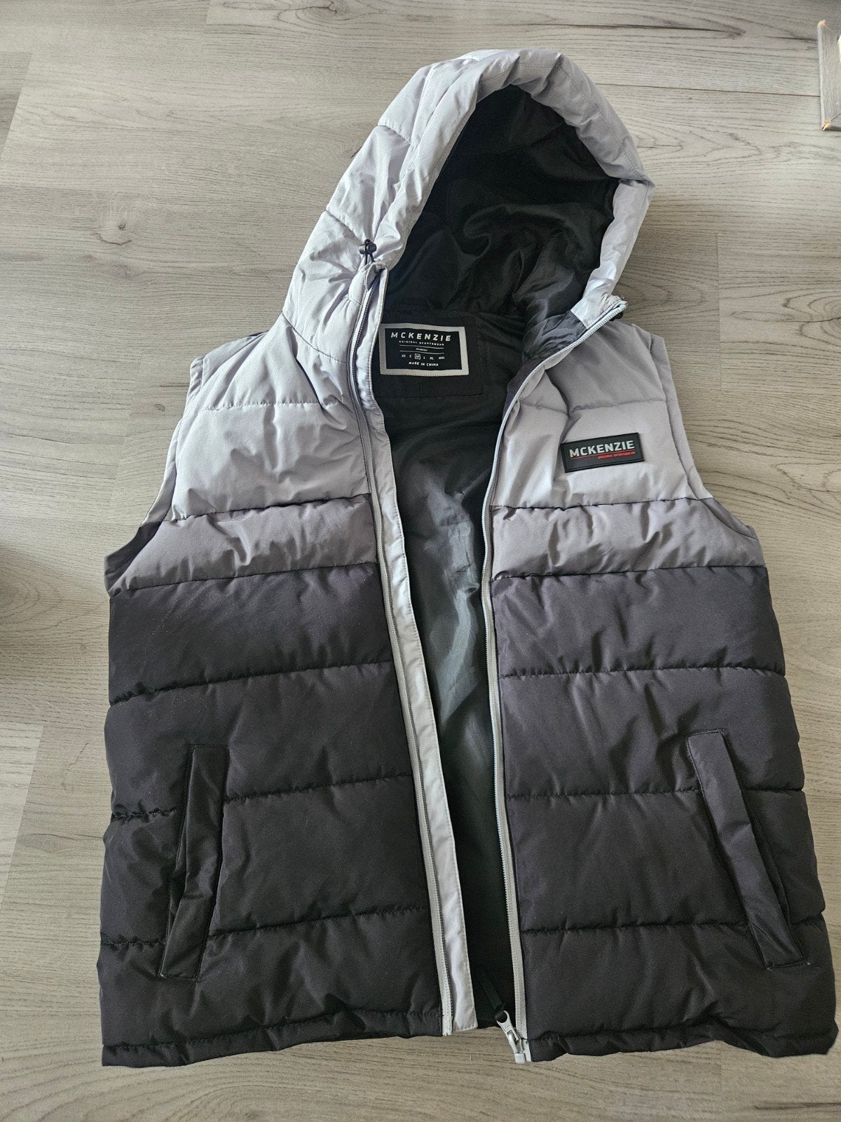 Mckenzie Bodywarmer Zwart/Grijs Maat M, Ophalen of Verzenden, Zo goed als nieuw, Zwart