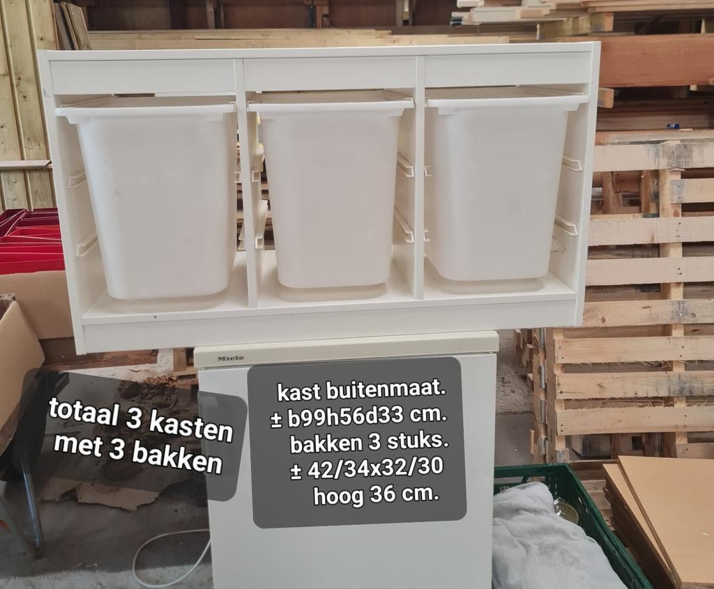 Kasten met kunststof bakken., Ophalen, Gebruikt