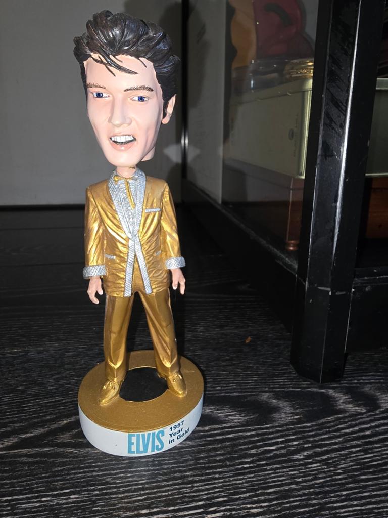 Elvis Presley Bobblehead - 1957 Year in Gold NECA, Verzamelen, Ophalen of Verzenden, Zo goed als nieuw, Pop, Beeldje of Miniatuur