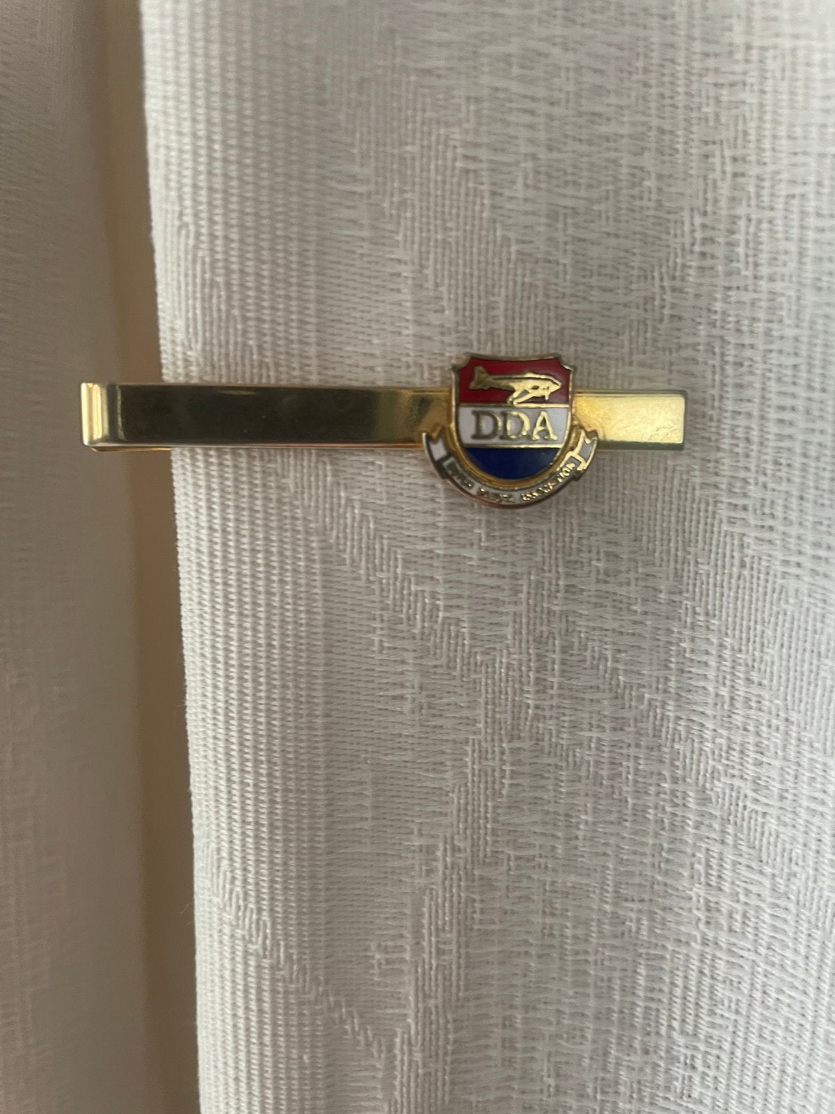 Dit is een mooie das speld van DDA, Ophalen of Verzenden, Nieuw, Overige onderwerpen, Speldje of Pin