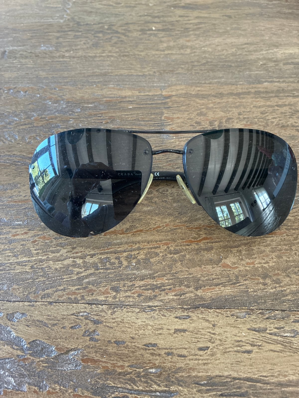 Prada Zonnebril met etui - Stijlvol en Tijdloos, Overige merken, Gebruikt, Zonnebril, Zwart