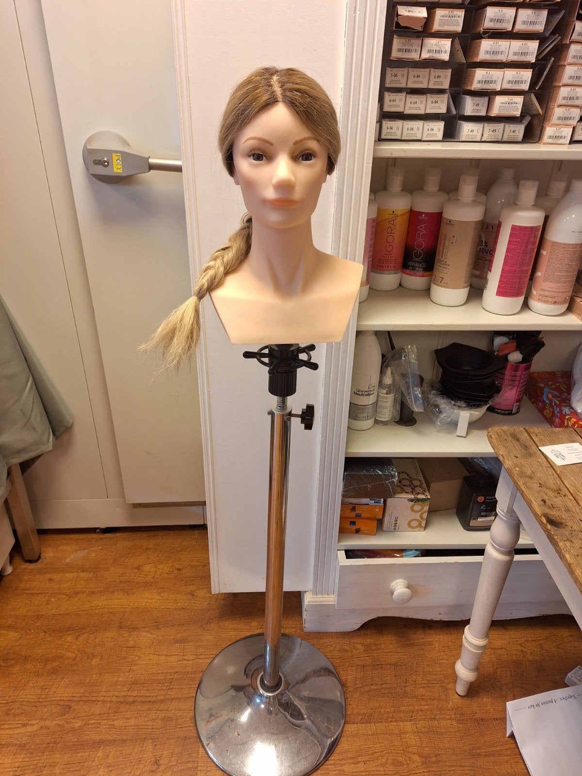 Kappers oefenhoofd met standaard, Sieraden, Tassen en Uiterlijk, Uiterlijk | Haarverzorging, Ophalen of Verzenden, Gebruikt, Overige typen