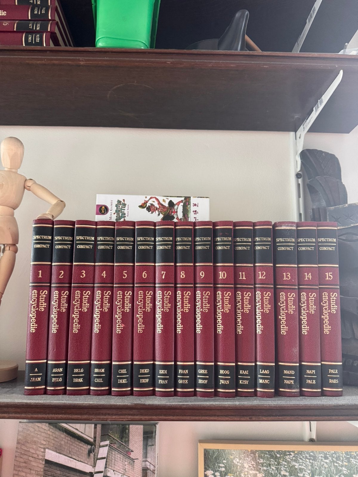 Boeken - Oude encyclopedieën – €1 per boek, Boeken, Ophalen, Gelezen