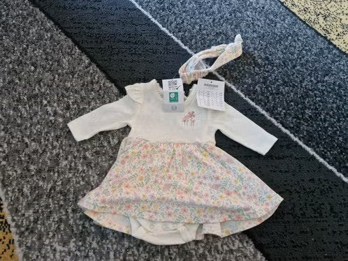 Fleurige crèmekleurig jurkje met romper maat 56 h, KIK, Meisje, Jurkje of Rokje, Onbekend