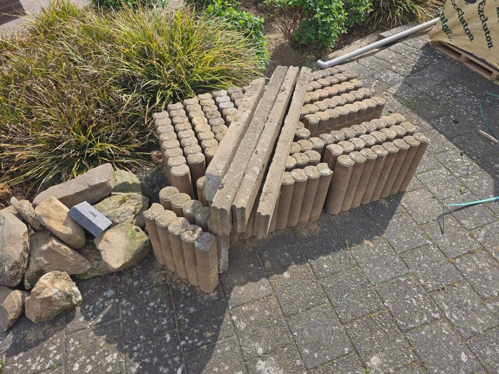 Gratis tuinpalen en rotsen voor landschapsinrichting, Tuin en Terras, Grind, Keien en Split, Overige materialen, Gebruikt, Ophalen of Verzenden