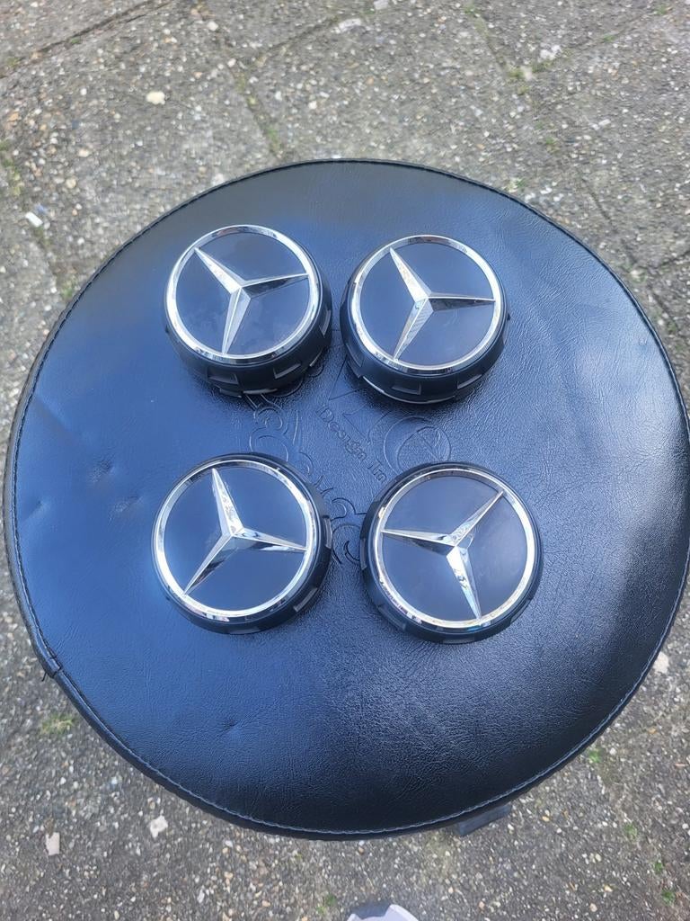 Set van 4 Mercedes-Benz wieldoppen / naafdoppen, Auto diversen, Wieldoppen, Ophalen of Verzenden, Gebruikt