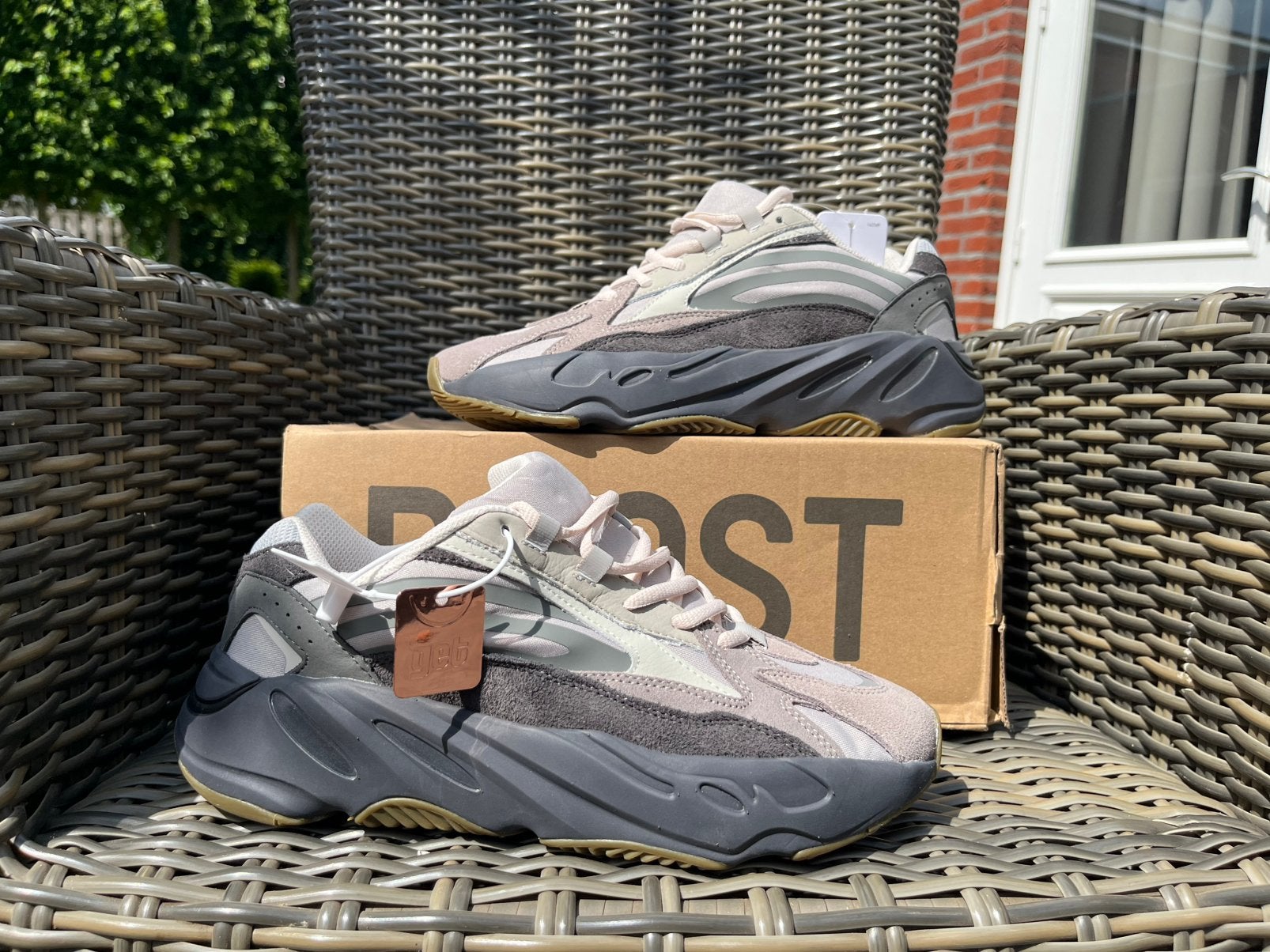Yeezy Boost 700 V2 Tephra - GLOEDNIEUW! - Maat 43 - ACTIE!, Kleding | Heren, Schoenen, Overige kleuren, Verzenden, Nieuw, Sneakers of Gympen