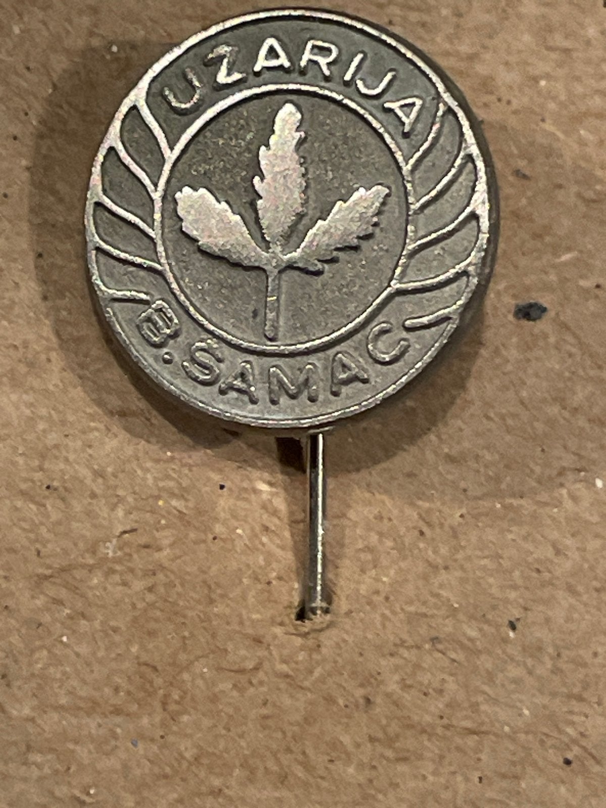 Vintage Speldje B. Samac Uzarija, Ophalen of Verzenden, Gebruikt, Overige onderwerpen, Speldje of Pin