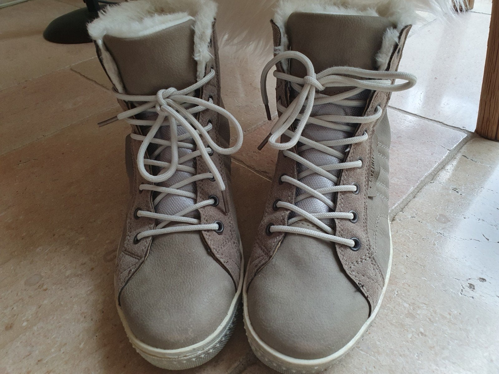 Z.g.a.n.Taupekleurige boots., Kleding | Dames, Schoenen, Ophalen, Zo goed als nieuw, Zwart