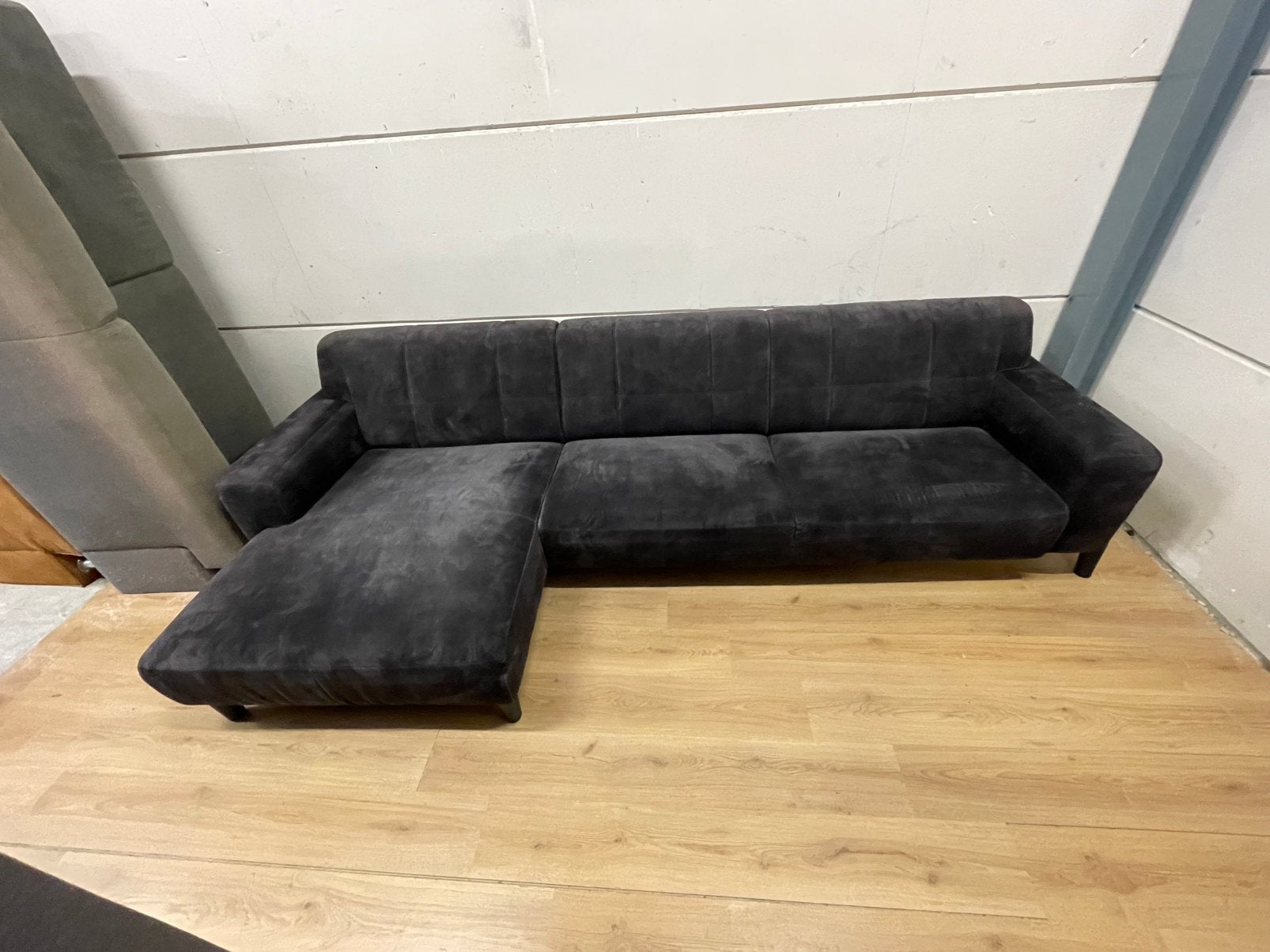 Mooie luxe suede velvet velours zwarte hoekbank - GEREINIGD!