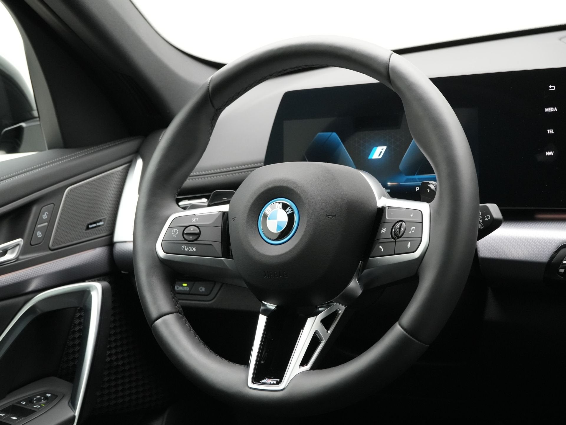 BMW X1 xDrive25e M-Sport Pro | SoH 100% (bj 2026, automaat), Auto's, Dealer onderhouden, Gebruikt, 48 km/l, Met garantie (alle)
