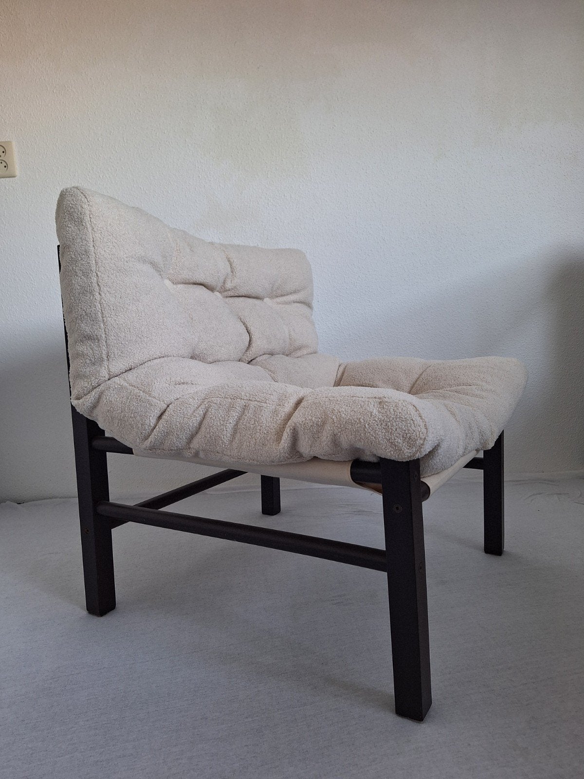 Comfortabele fauteuil met teddy stof - Zo goed als nieuw, Hout, Modern, Scandinavisch, Wit, Ophalen of Verzenden