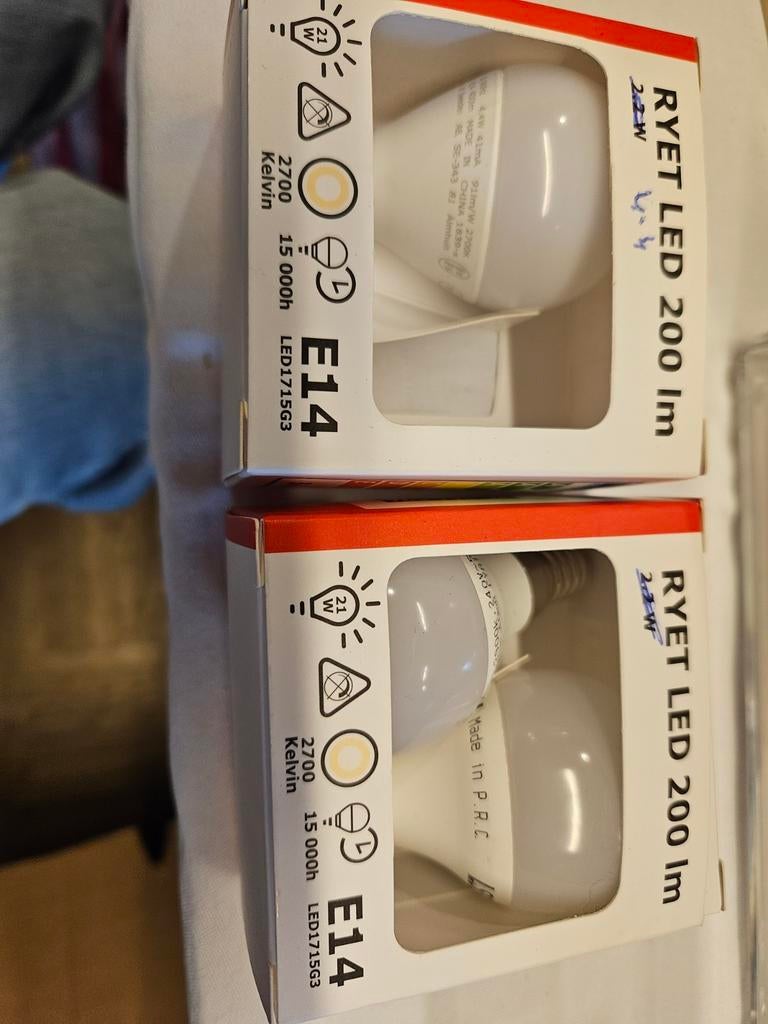 RYET Led 200lm, Ophalen of Verzenden, Zo goed als nieuw, E14 (klein), Led-lamp