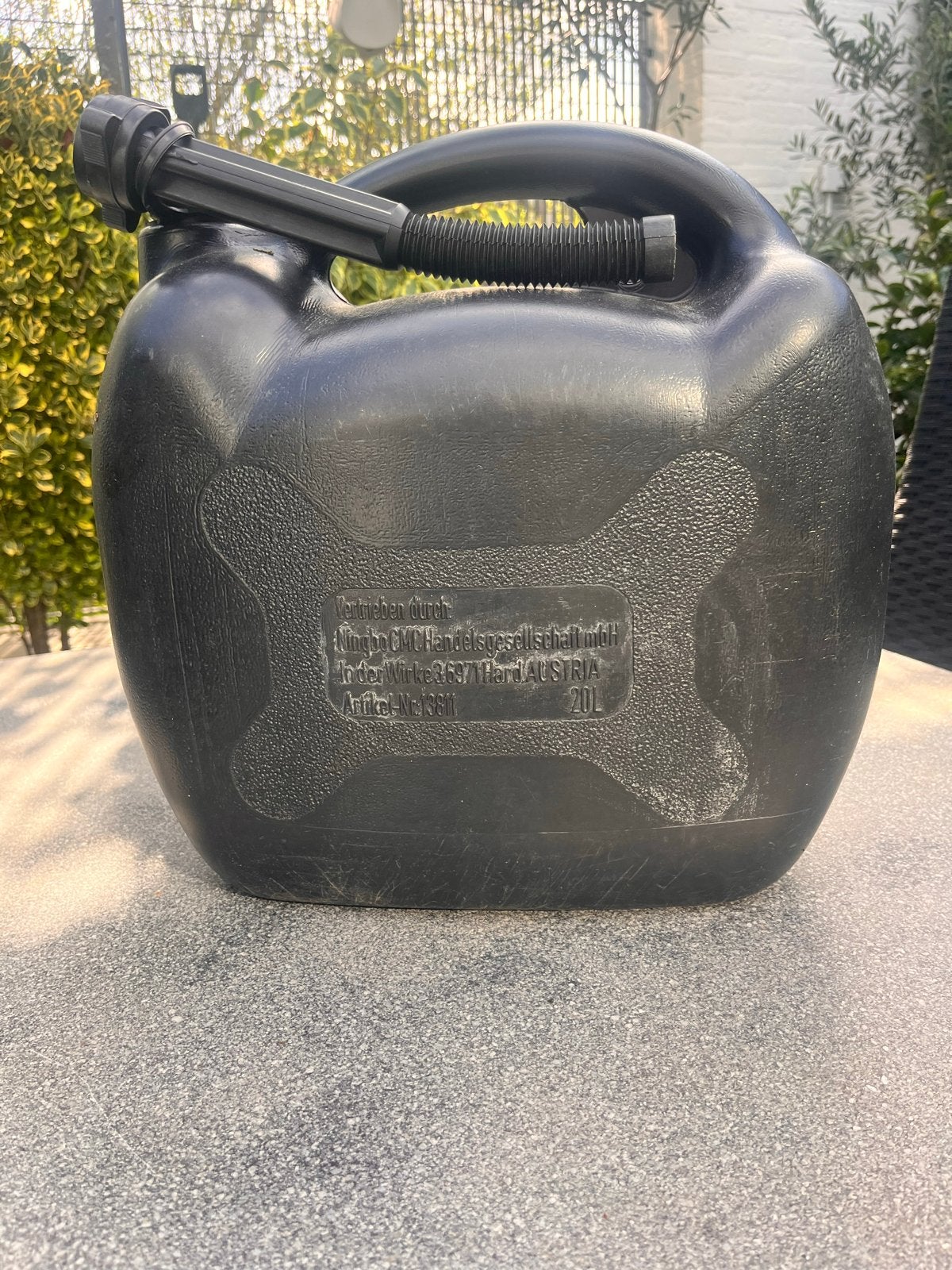 Zwarte Jerrycan 20L - Brandstofkan met schenktuit, Ophalen