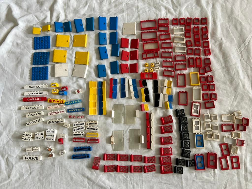 Partij Lego ramen deuren bedrukte stenen hekjes, Ophalen of Verzenden, Gebruikt, Losse stenen, Lego