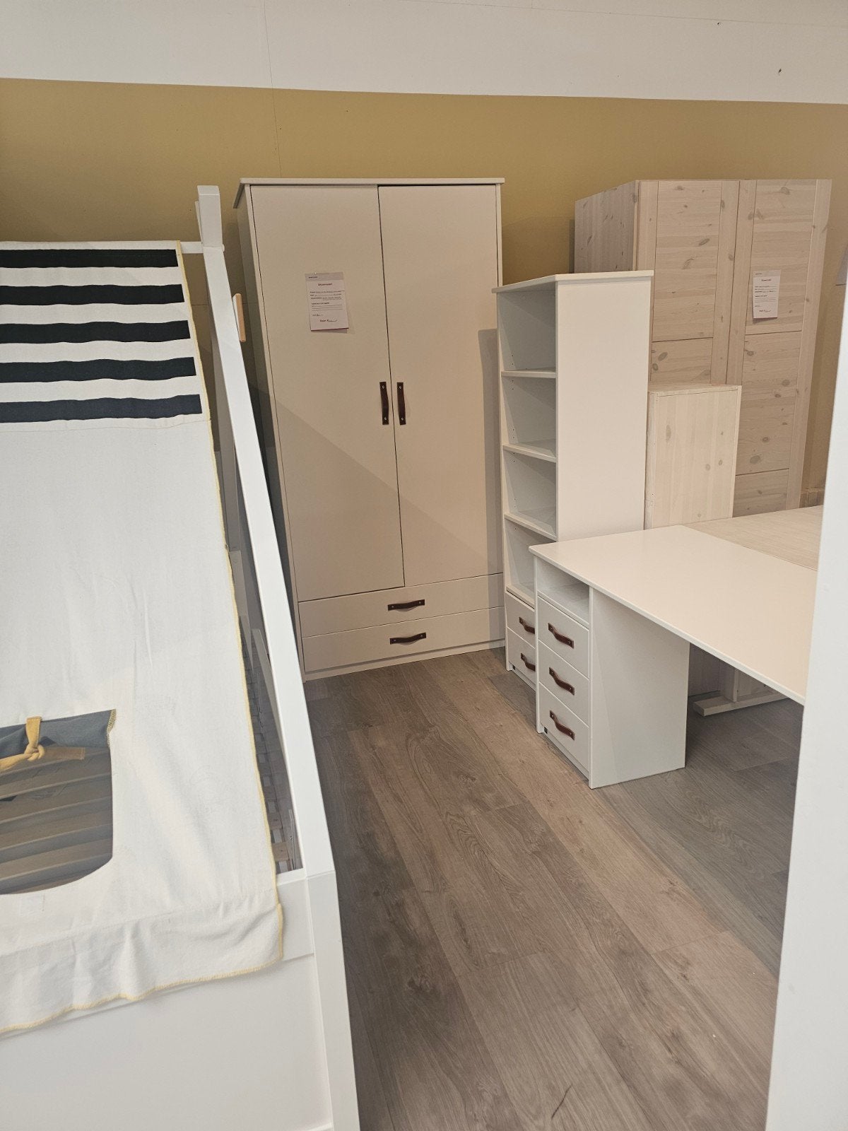 Coolkids tipi bed, nachtkastje, bureau, boekenkasten en kast, Ophalen, Zo goed als nieuw, Jongetje of Meisje