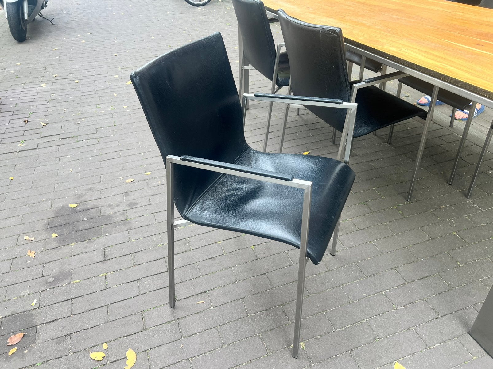 Foto 6 van Design eettafel met 6 stoelen 220x90