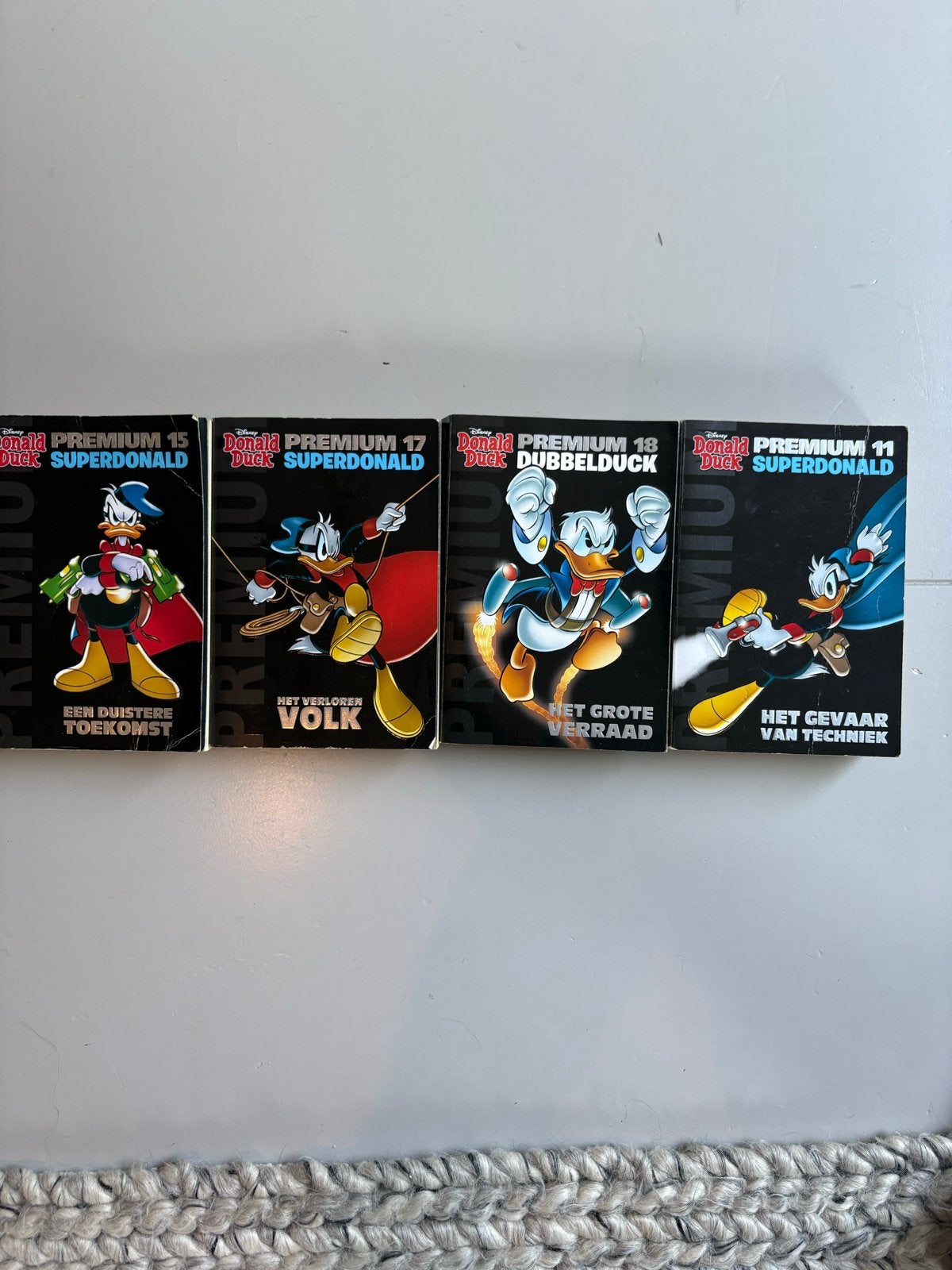 Donald Duck Premium – Superdonald & Dubbelduck – 4 stuks, Boeken, Meerdere stripboeken, Ophalen, Zo goed als nieuw