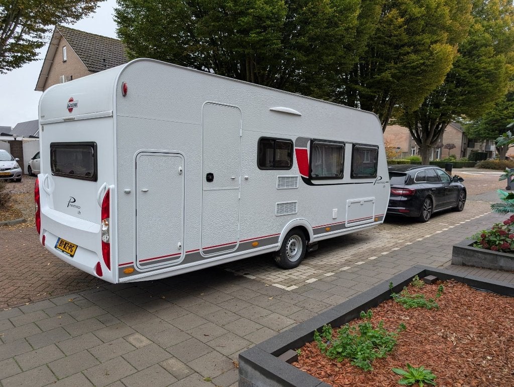 Bürstner Premio Life 490 TK 2020 7p | 3 stapelbedden | Mover, Caravans en Kamperen, Dwarsbed, Standaardzit, 750 - 1000 kg, Particulier