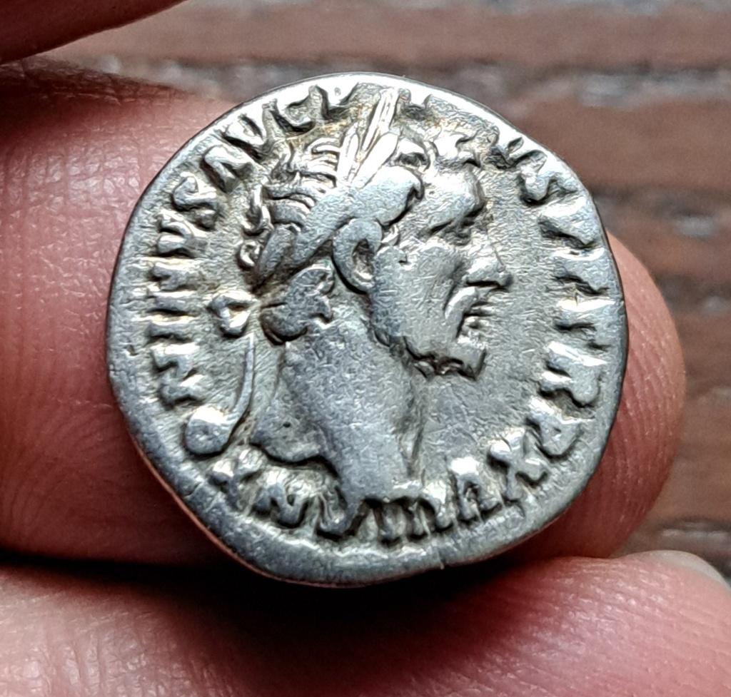 Antoninus Pius - Zilveren Denarius COS IIII, Postzegels en Munten, Ophalen of Verzenden, Overige landen, Losse munt, Zilver