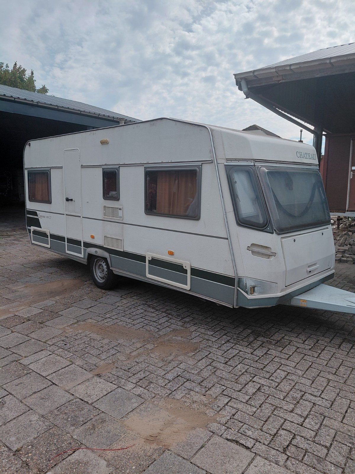4 persoons Chateau Cantara 496 bouwjaar 2000 met kenteken, Caravans en Kamperen, Caravans, Chateau, Rondzit, Schokbreker, Bedrijf