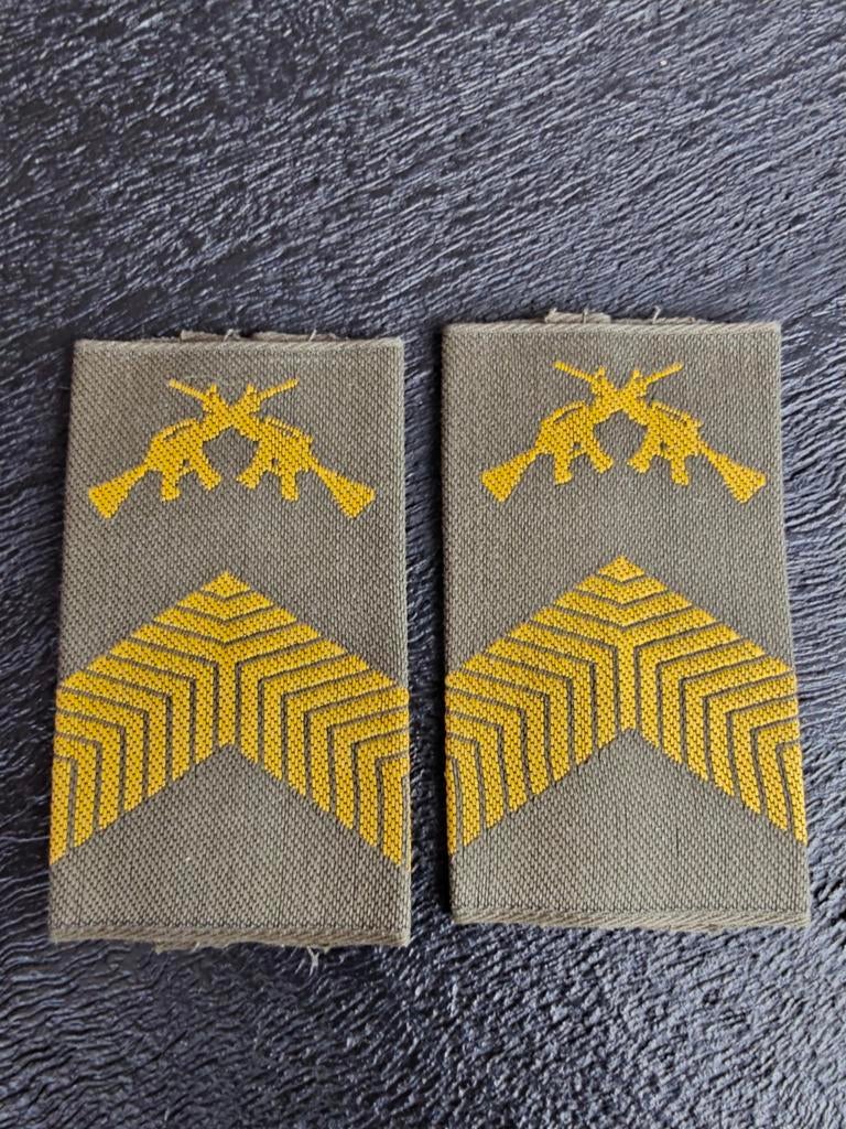 Rangonderscheidingstekens Korporaal OLK, Ophalen of Verzenden, Landmacht, Nederland