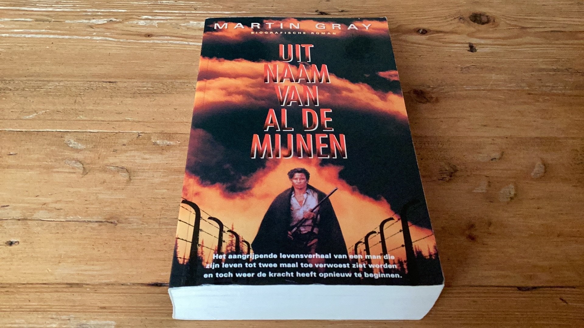 UIT NAAM VAN AL DE MIJNEN - Martin Gray (keurige paperback)., Ophalen of Verzenden, Gelezen, Martin Gray