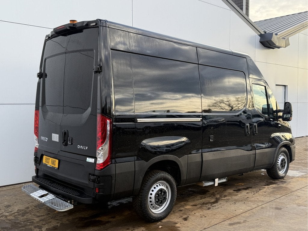 Iveco Daily 35S18 3.0 L2H2 Airco Adaptieve Cruise Control Ca, Auto's, Achterwielaandrijving, Gebruikt, 4 cilinders, Iveco