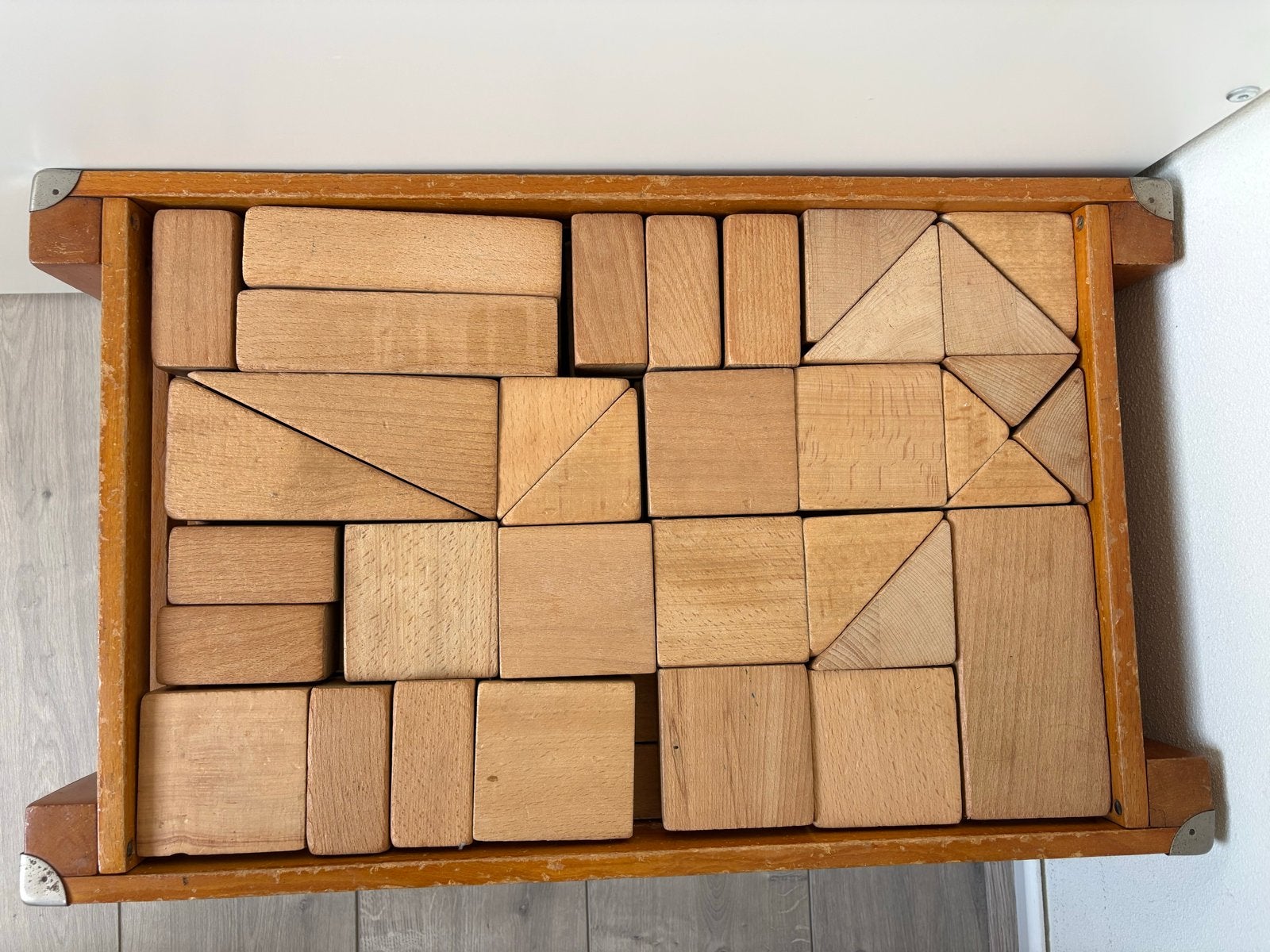 Houten bouwblokken in kist op wieltjes, Ophalen, Gebruikt, Overige typen