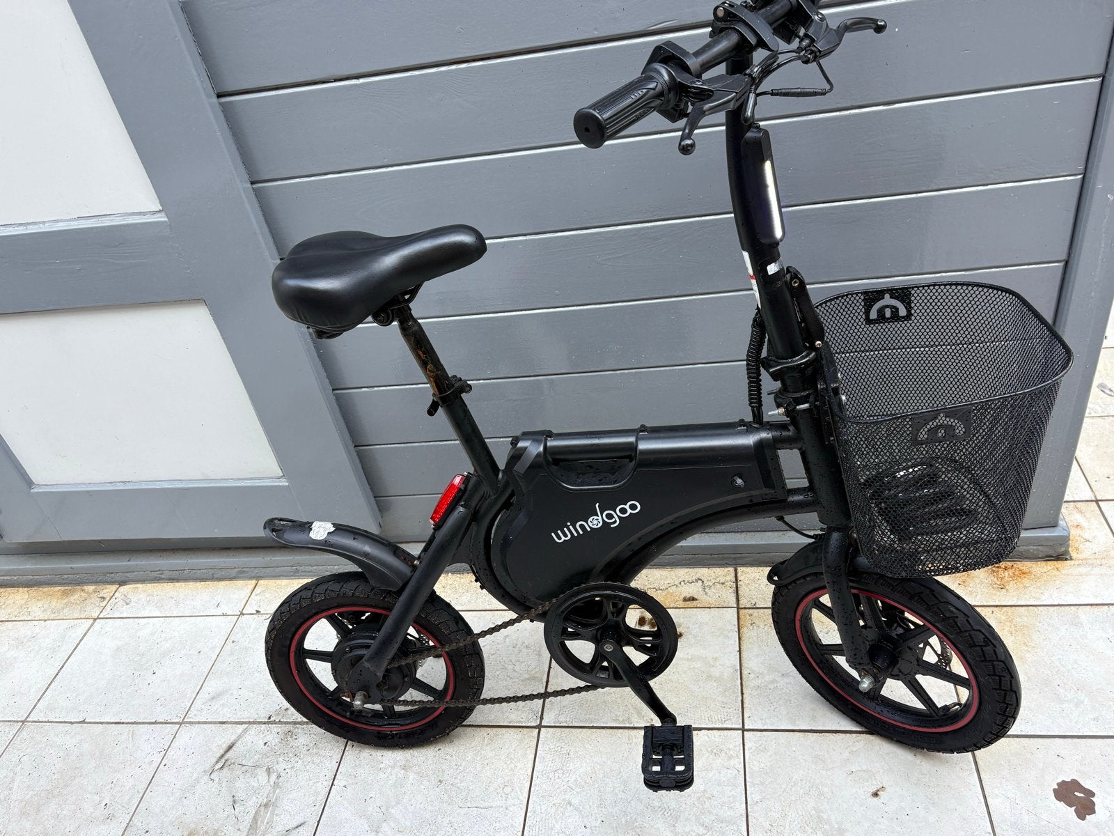 Windgoo elektrische fiets met lader en mandje, Minder dan 30 km per accu, Gebruikt, Minder dan 47 cm, Ophalen