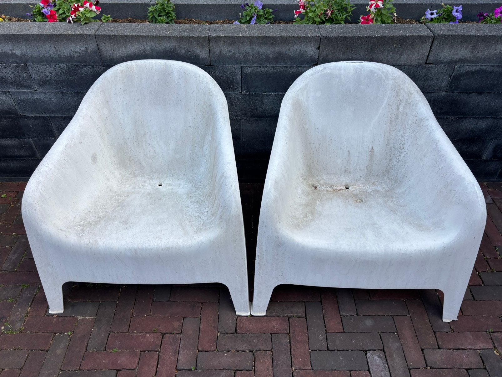 2x SKARPÖ tuinstoel wit (één is kapot), Tuin en Terras, Tuinstoelen, Ophalen, Gebruikt, Kunststof