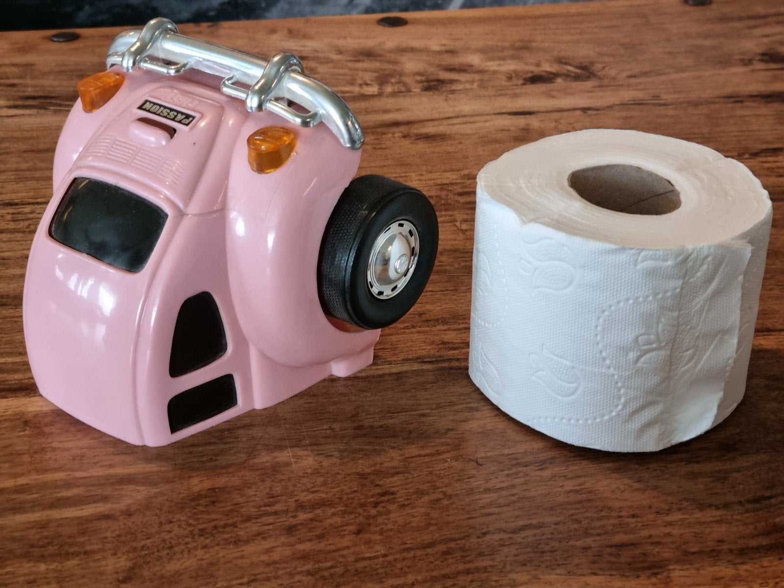 Roze Retro Volkswagen Kever toiletrolhouder, Ophalen of Verzenden, Huis en Inrichting