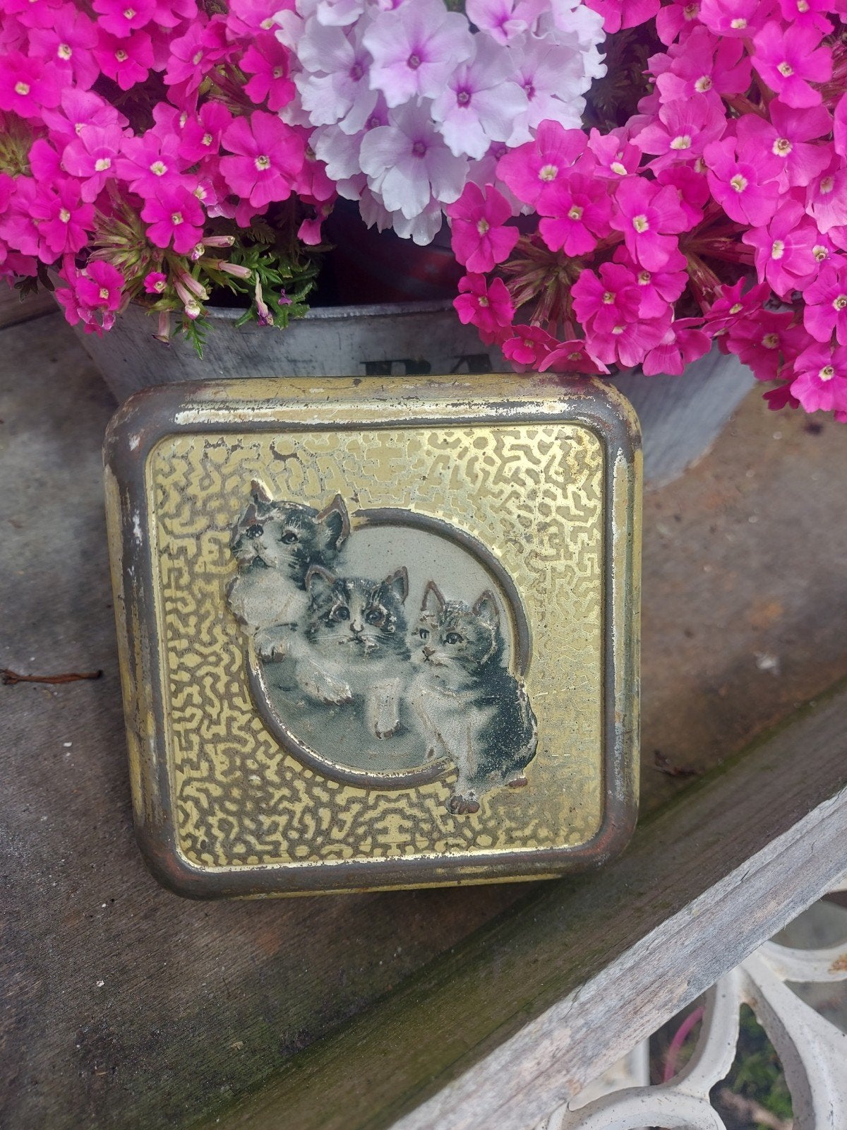 Mooi klein oud Brocante trommeltje met poezen afbeeldingen, Verzamelen, Blikken, Ophalen of Verzenden