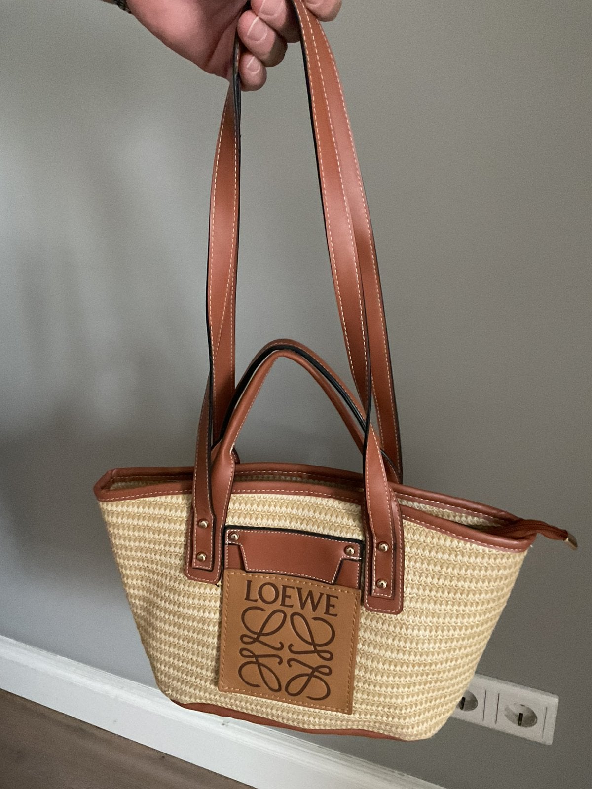 Loewe strand damestas, Sieraden, Tassen en Uiterlijk, Tassen | Damestassen, Ophalen of Verzenden, Zo goed als nieuw, Beige, Handtas