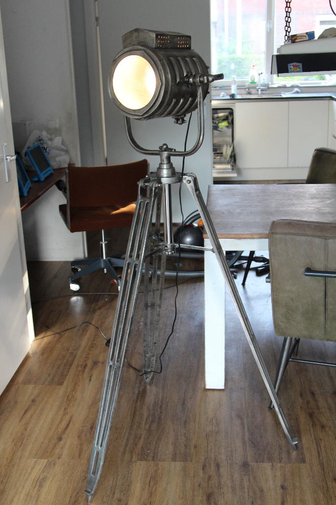 lamp industrieel, ZGAN aluminium theaterlamp vintage theater, Ophalen, Zo goed als nieuw, Glas, 150 tot 200 cm