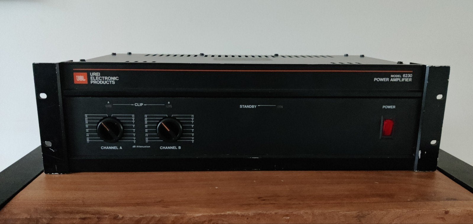 JBL UREI Model 6230 POWER AMPLIFIER Two Channel Rack Mount, Gebruikt, 120 watt of meer, Stereo, Ophalen