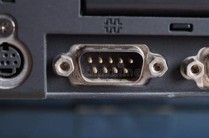 Gezocht laptop of pc met  COM poort en Windows 95 - 98 of xp, Ophalen