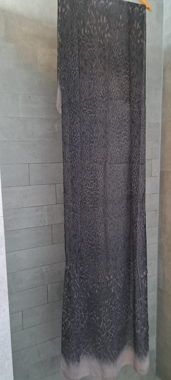 Marccain shawl zijden, Kleding | Dames, Mutsen, Sjaals en Handschoenen, Ophalen of Verzenden, Zo goed als nieuw, Sjaal