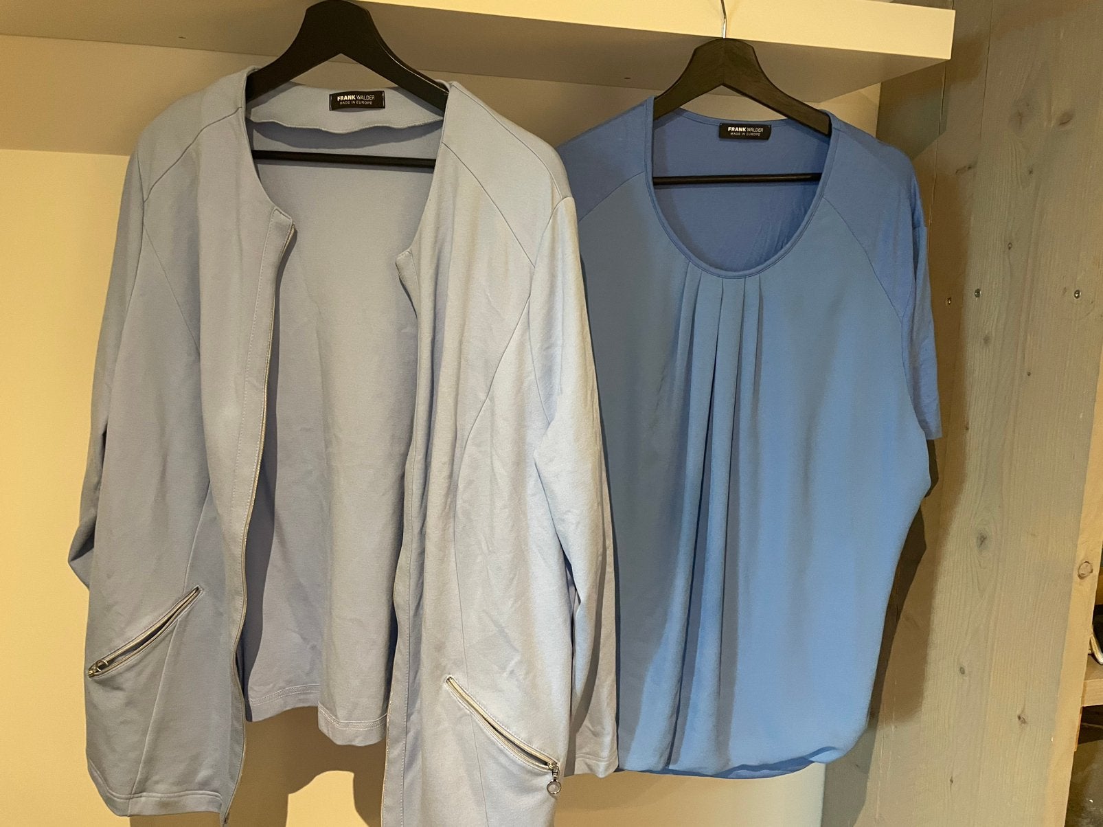 Frank Walder set: Lichtblauwe jas en top, Ophalen of Verzenden, Zo goed als nieuw, Maat 46/48 (XL) of groter, Blauw