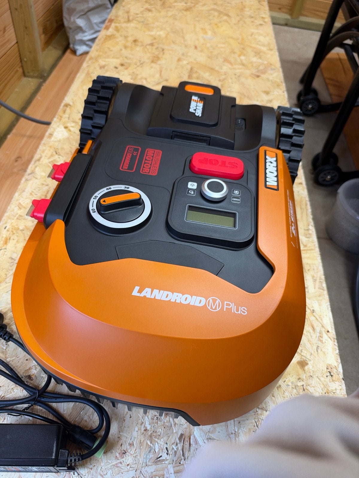Worx Landroid M Plus robotmaaier - Nieuw in doos, Tuin en Terras, Ophalen of Verzenden, Nieuw, Minder dan 30 cm, Accu-grasmaaier