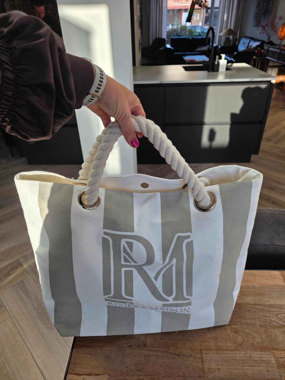 Riviera Maison gestreepte shopper met touw hengsels, Ophalen of Verzenden, Zo goed als nieuw, Beige, Shopper