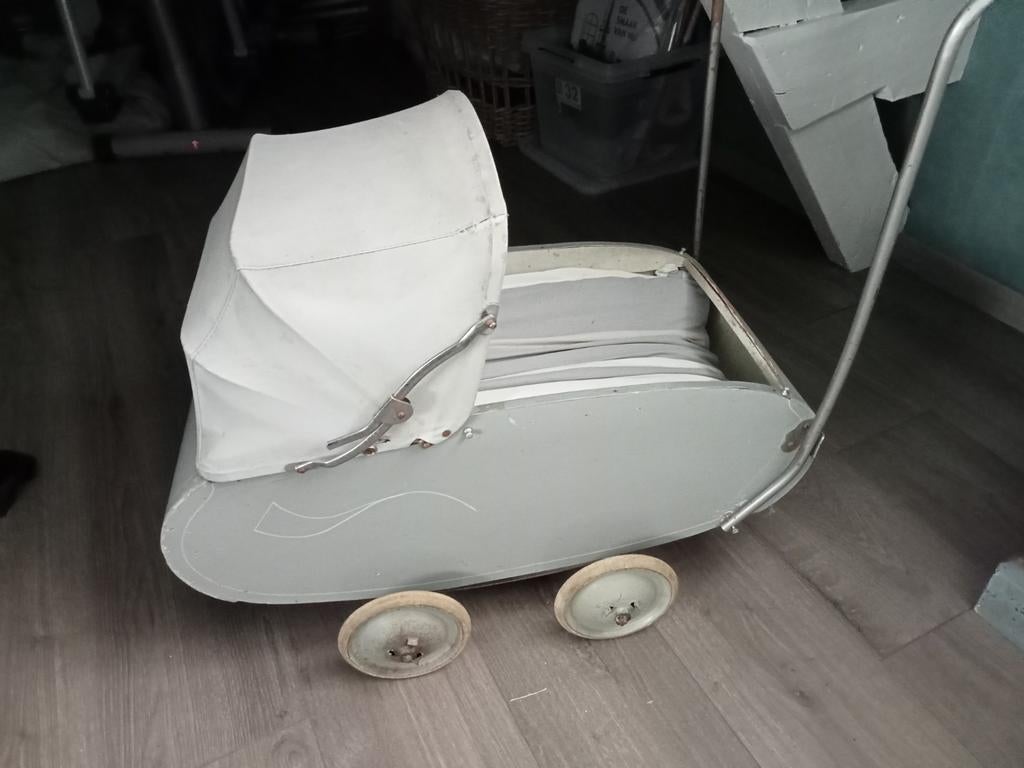 Te koop mooi antieke frans poppenwagen van het merk pericles, Ophalen