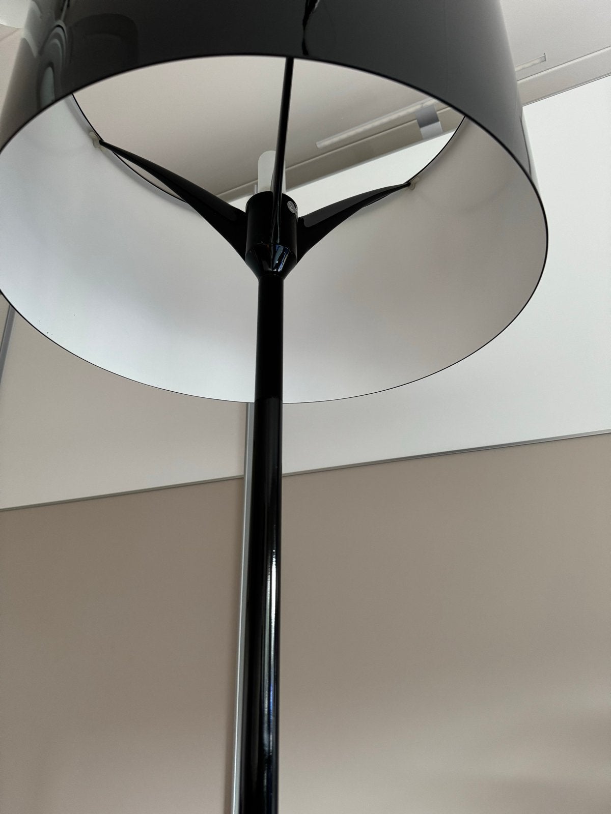 Flos Spun Light F staande lamp - Zwart, Ophalen, Gebruikt, Metaal, 150 tot 200 cm