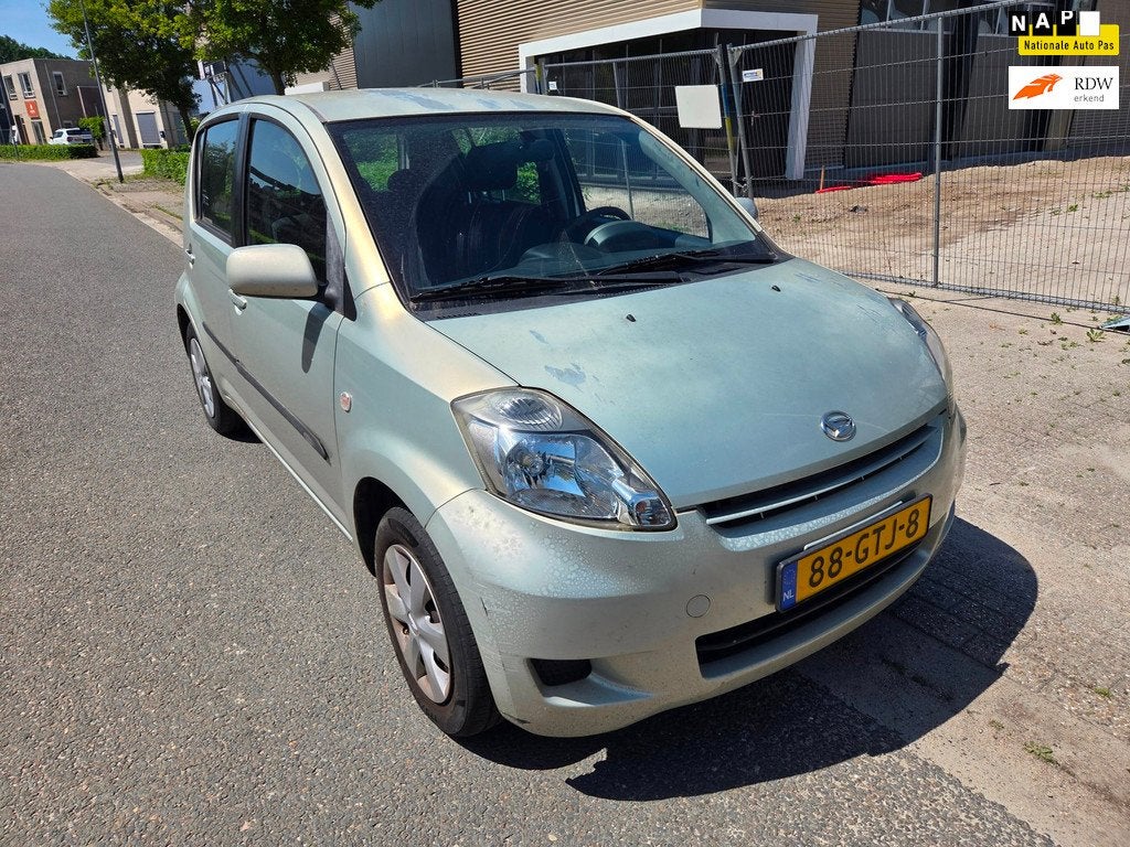 Daihatsu Sirion 2 1.3-16V Prestige airco nieuwe apk, Voorwielaandrijving, Gebruikt, 31 €/maand, 4 cilinders