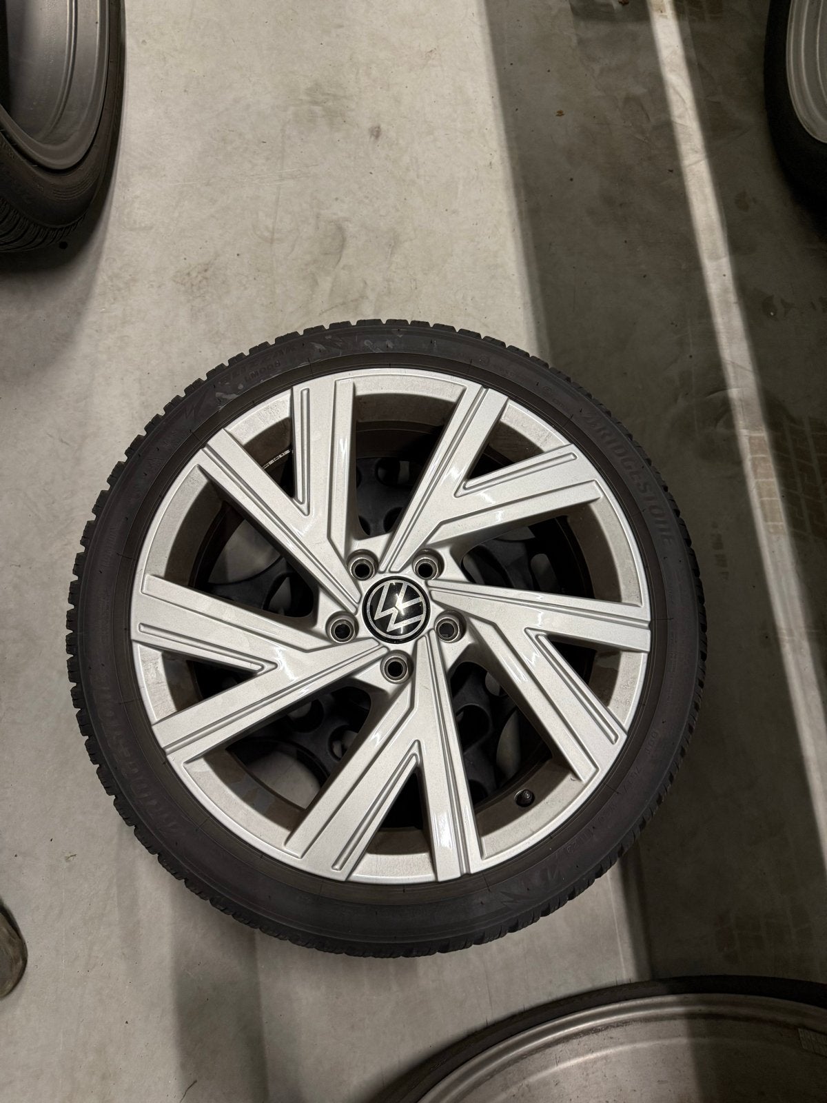 4 velgen VW GOLF met winterbanden gebruikt. 3-6 mm profiel, Auto-onderdelen, Ophalen, 18 inch, Gebruikt, Banden en Velgen