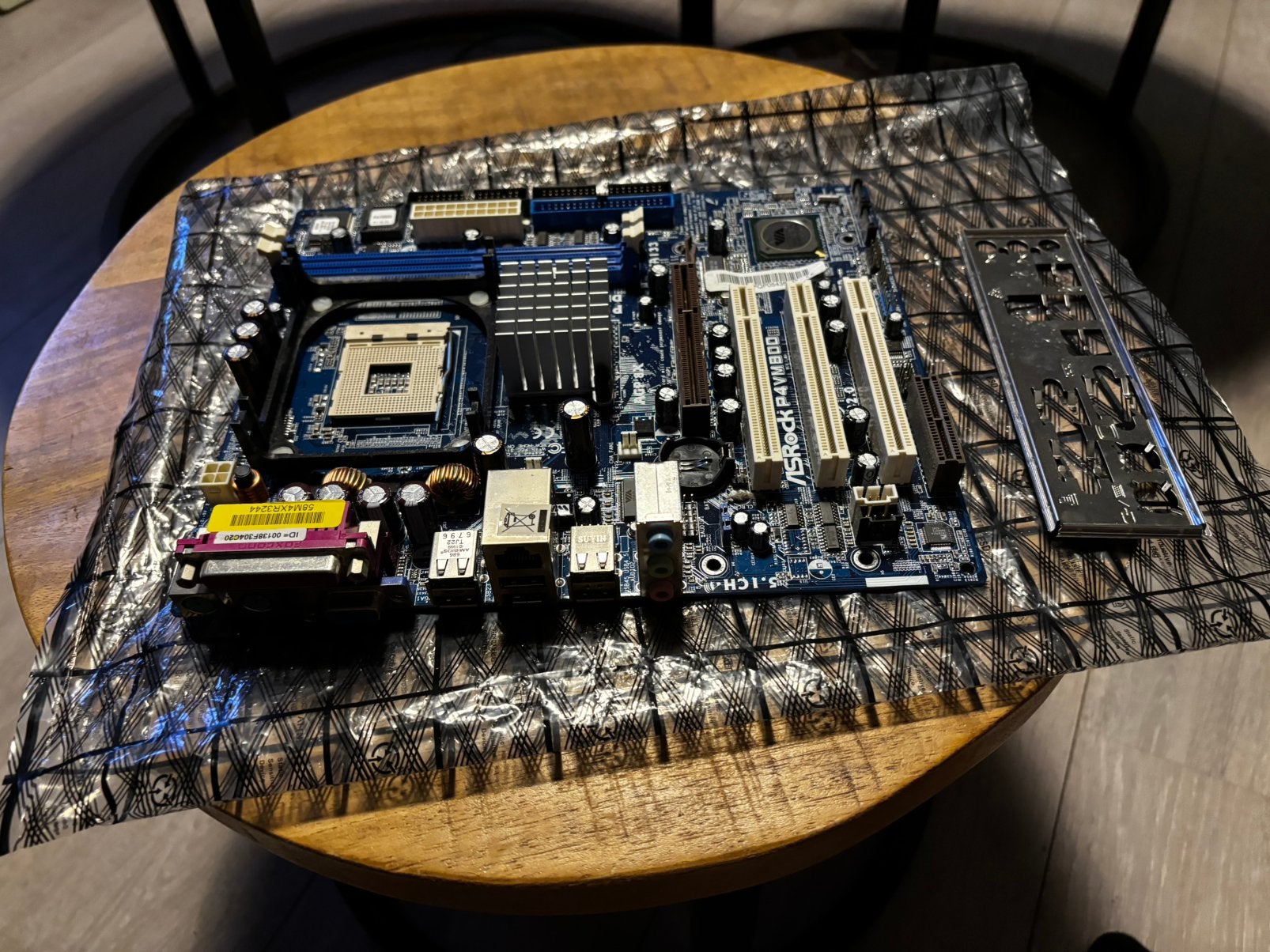 AsRock P4VMBOO, Ophalen of Verzenden, Zo goed als nieuw, DDR3
