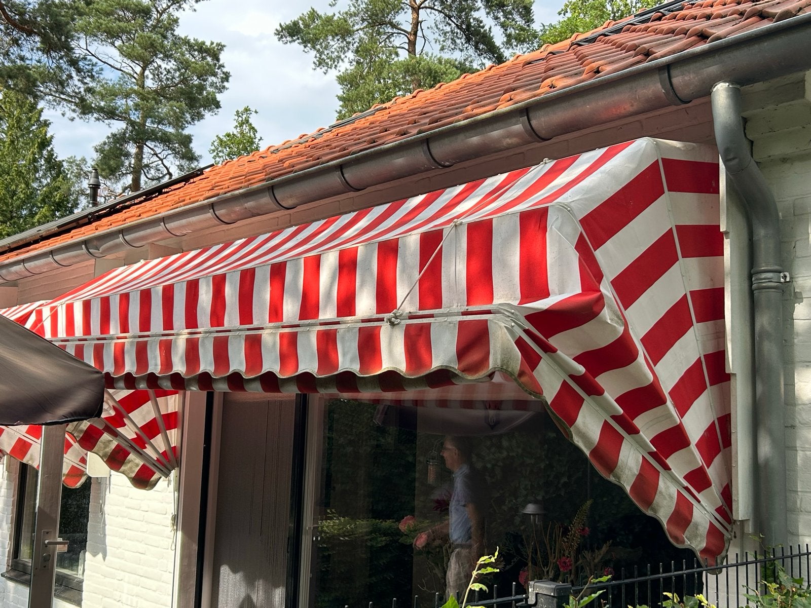3x Gebruikte markies zonnescherm rood/wit gestreept, Gebruikt, Ophalen of Verzenden, 150 tot 300 cm, Markies
